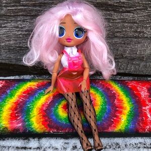 LOL Surprise Doll pink curly hair Uptown Girl